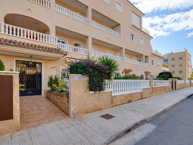 STUNNING GROUND FLOOR APARTMENT IN VISTA AZUL XII