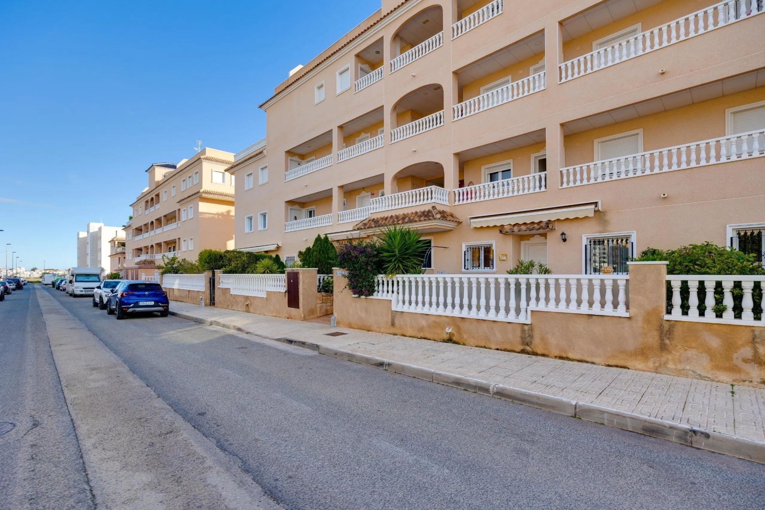 STUNNING GROUND FLOOR APARTMENT IN VISTA AZUL XII
