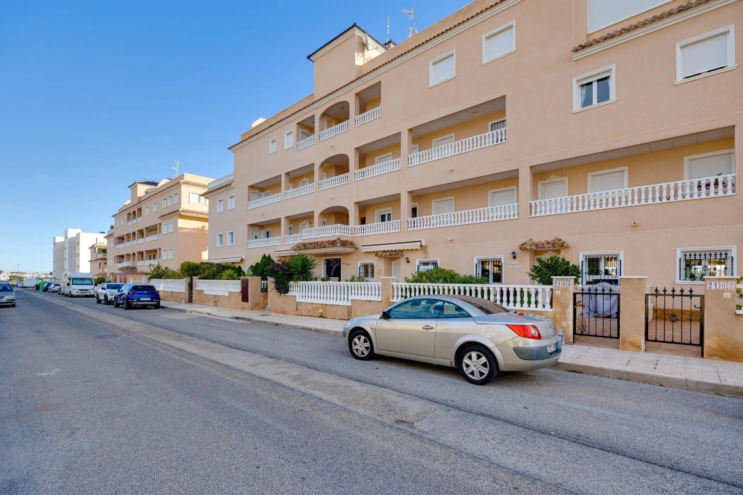 STUNNING GROUND FLOOR APARTMENT IN VISTA AZUL XII