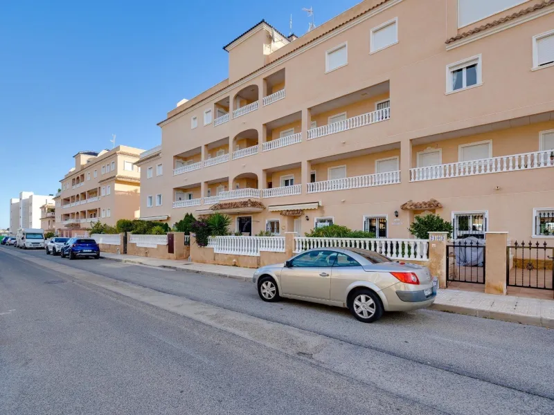 STUNNING GROUND FLOOR APARTMENT IN VISTA AZUL XII