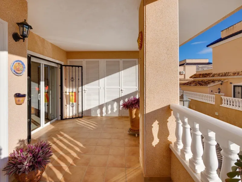 STUNNING GROUND FLOOR APARTMENT IN VISTA AZUL XII