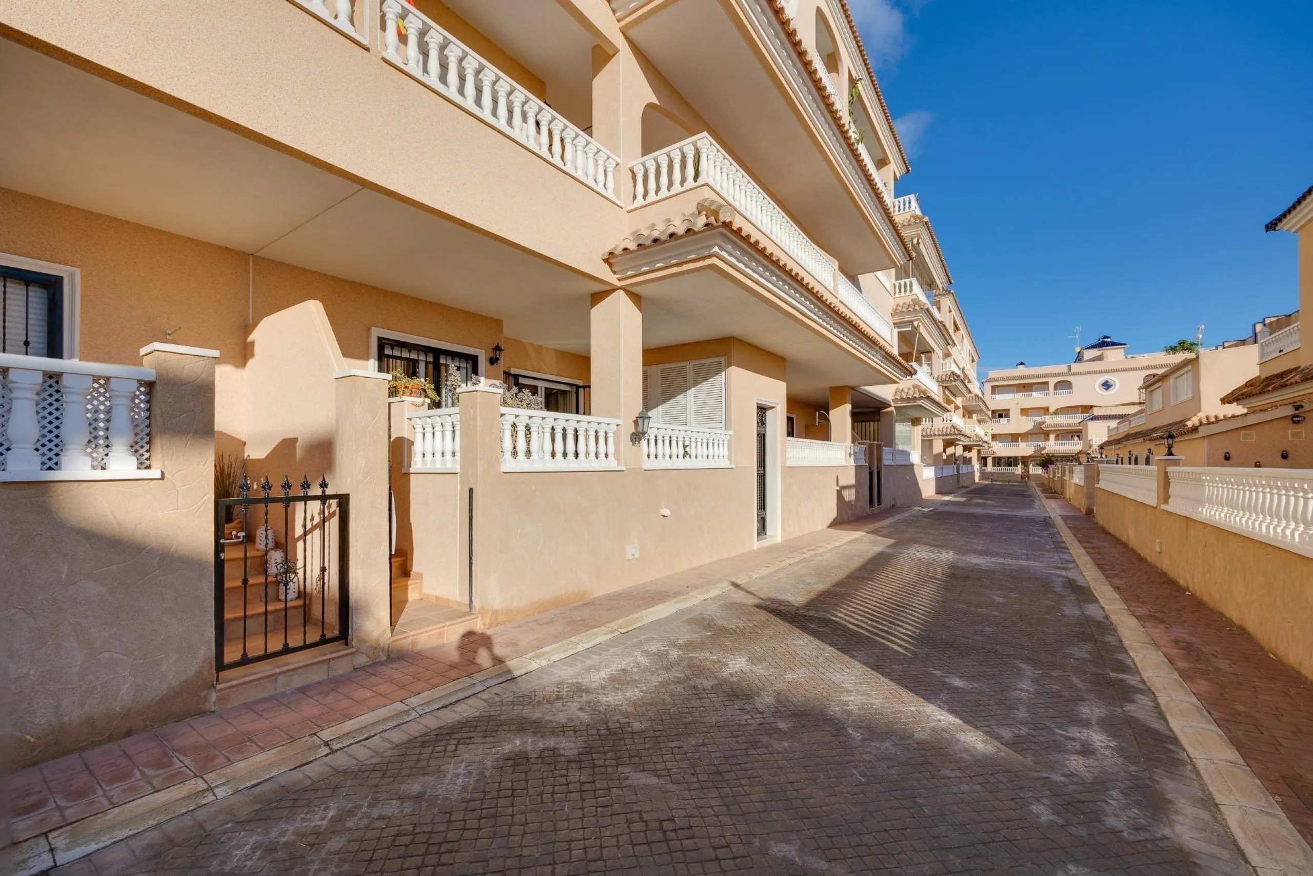 STUNNING GROUND FLOOR APARTMENT IN VISTA AZUL XII