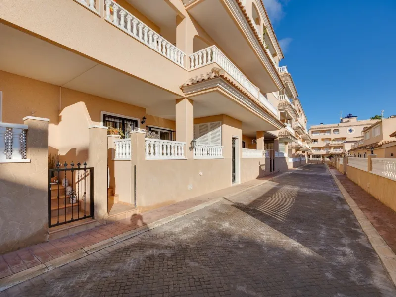 STUNNING GROUND FLOOR APARTMENT IN VISTA AZUL XII