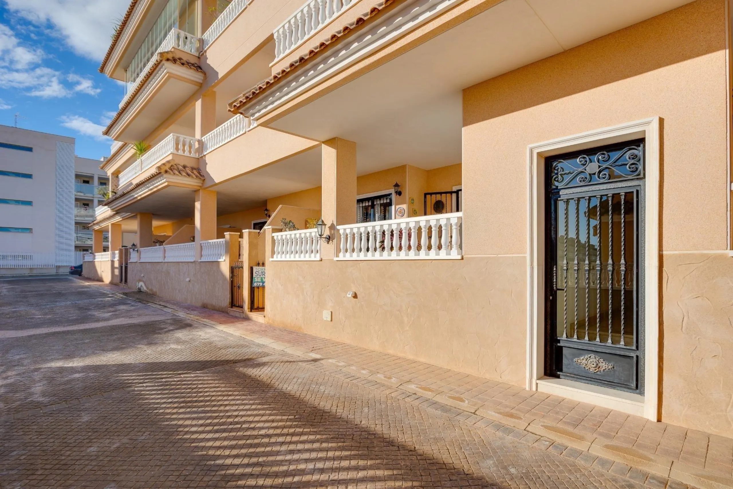 STUNNING GROUND FLOOR APARTMENT IN VISTA AZUL XII