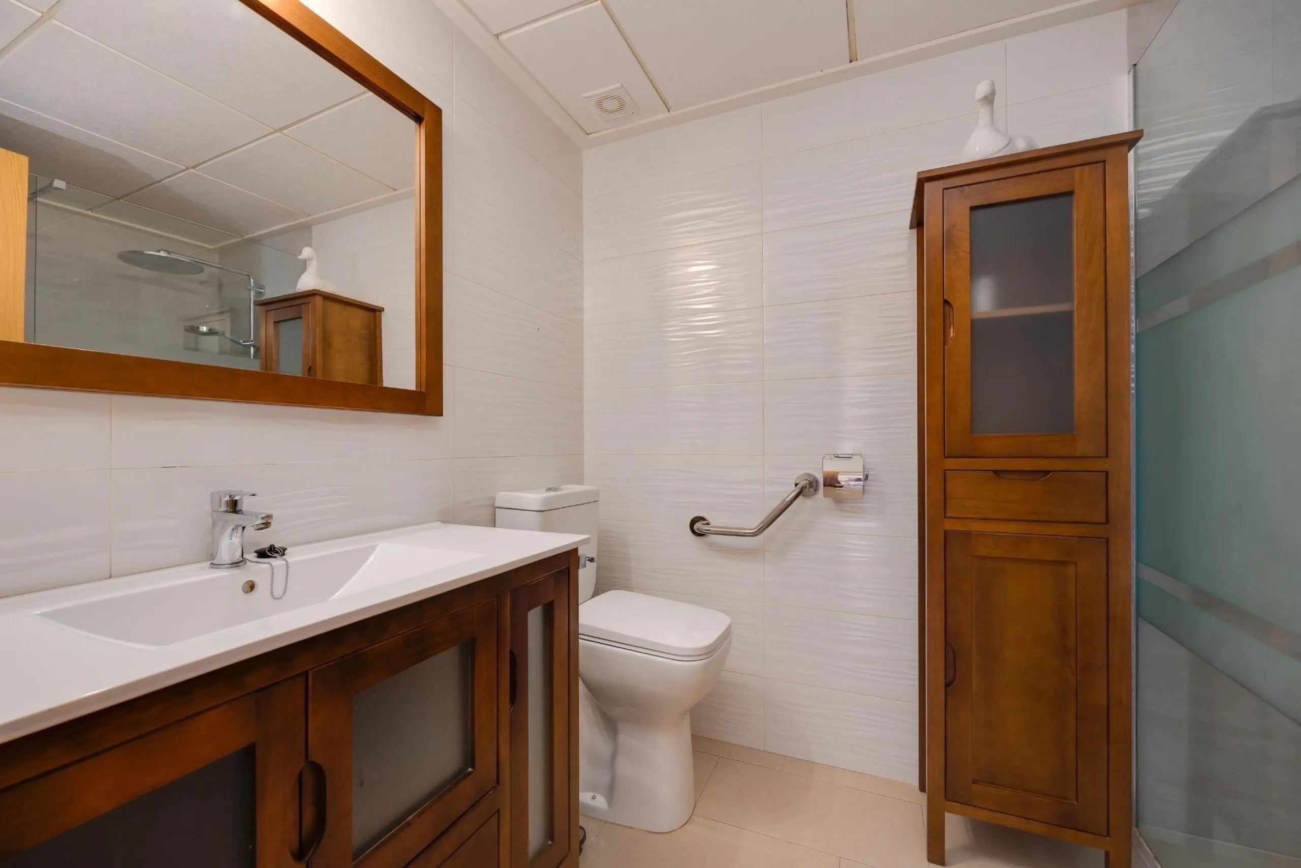 STUNNING GROUND FLOOR APARTMENT IN VISTA AZUL XII