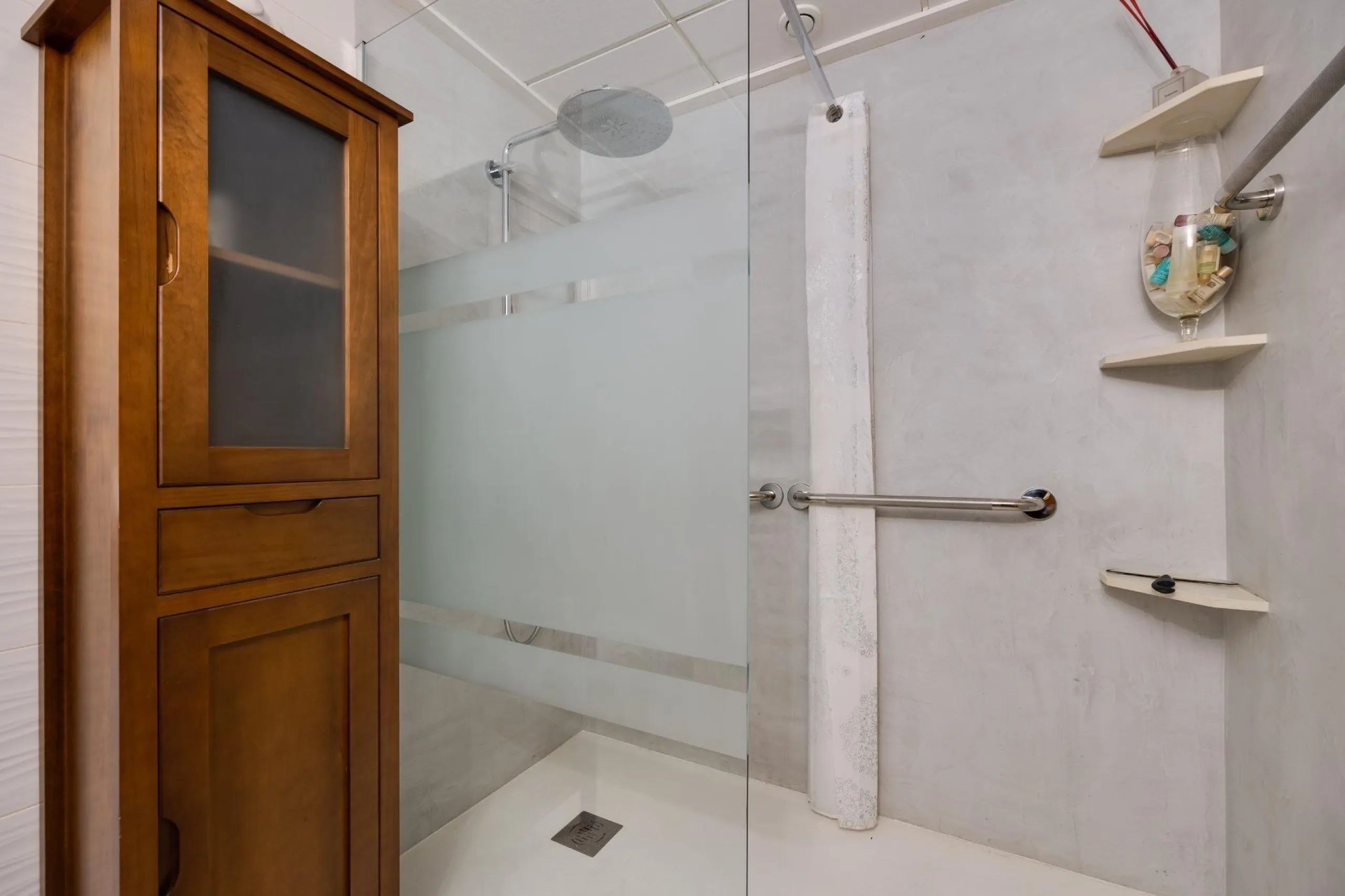 STUNNING GROUND FLOOR APARTMENT IN VISTA AZUL XII