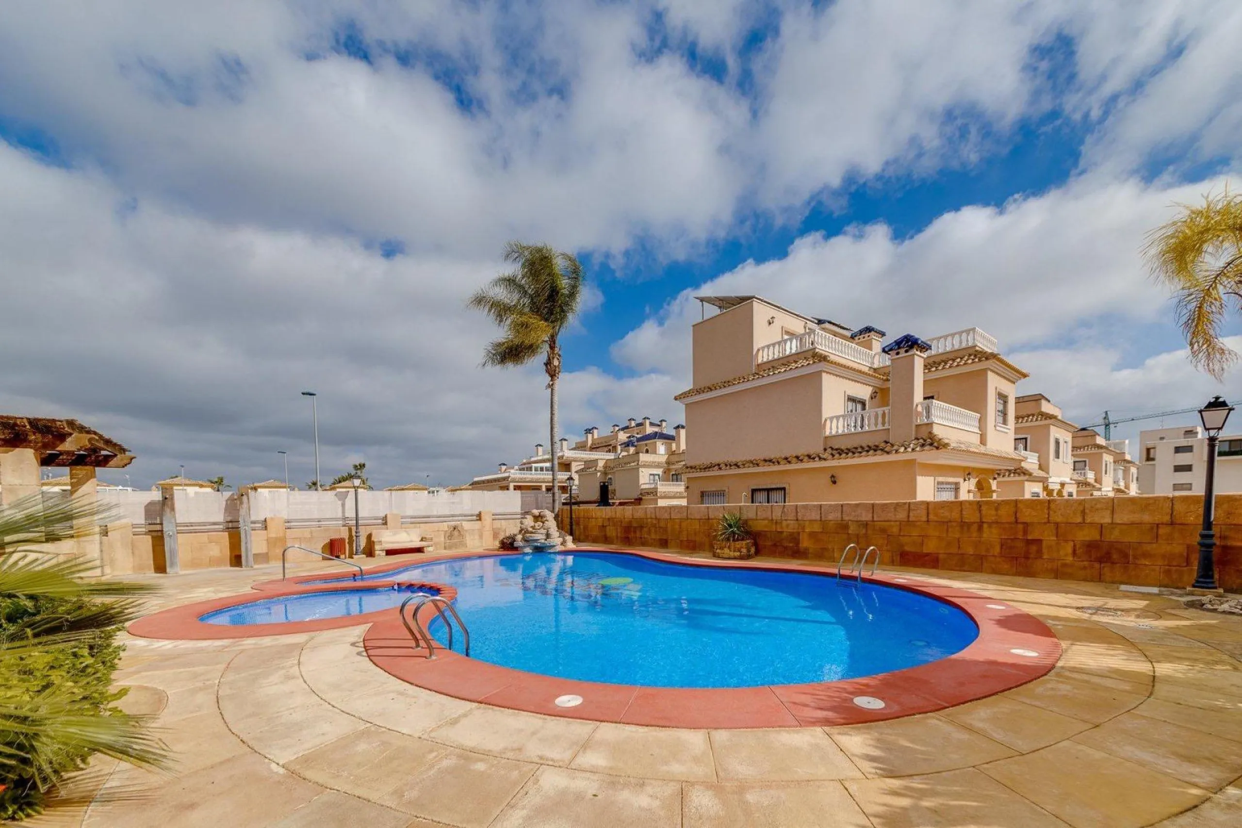 STUNNING GROUND FLOOR APARTMENT IN VISTA AZUL XII