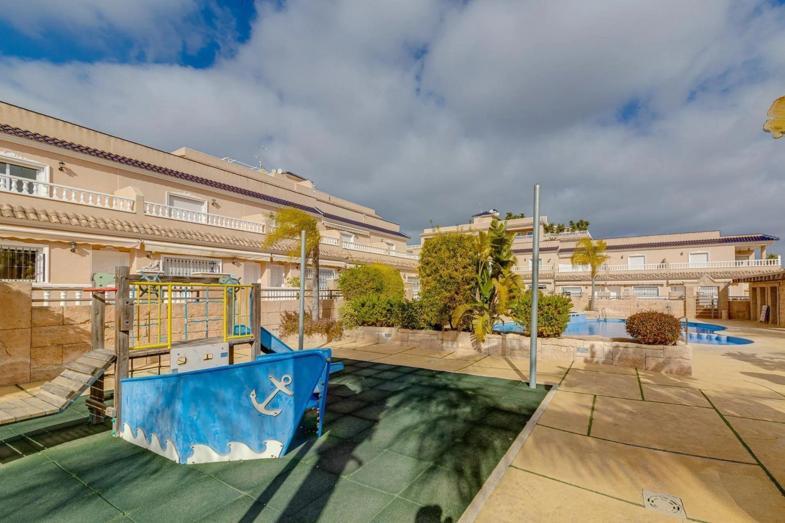 STUNNING GROUND FLOOR APARTMENT IN VISTA AZUL XII