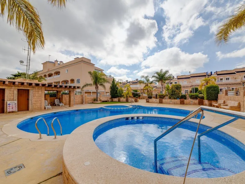 STUNNING GROUND FLOOR APARTMENT IN VISTA AZUL XII