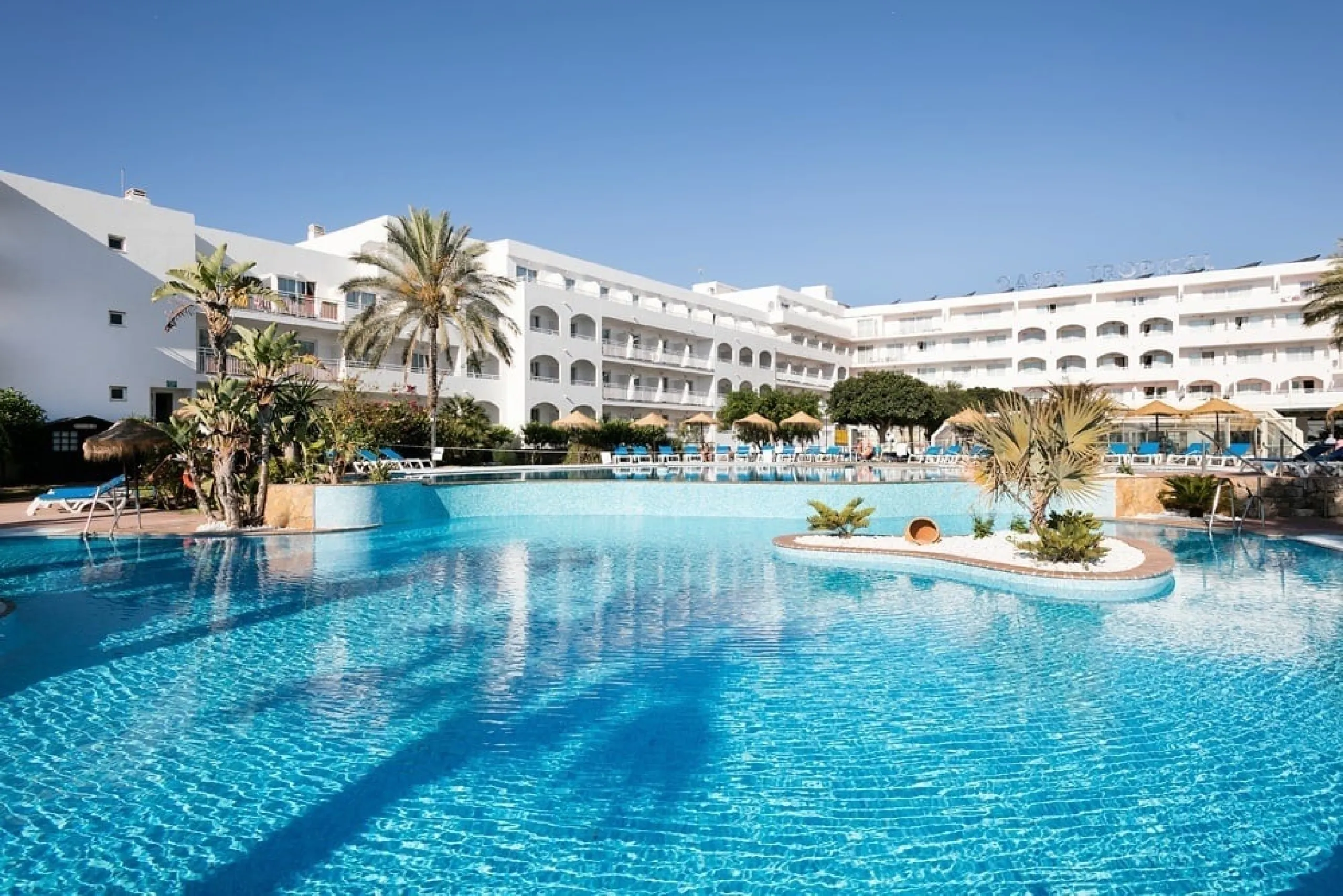 Hotel de cuatro estrellas en venta en Islas Canarias