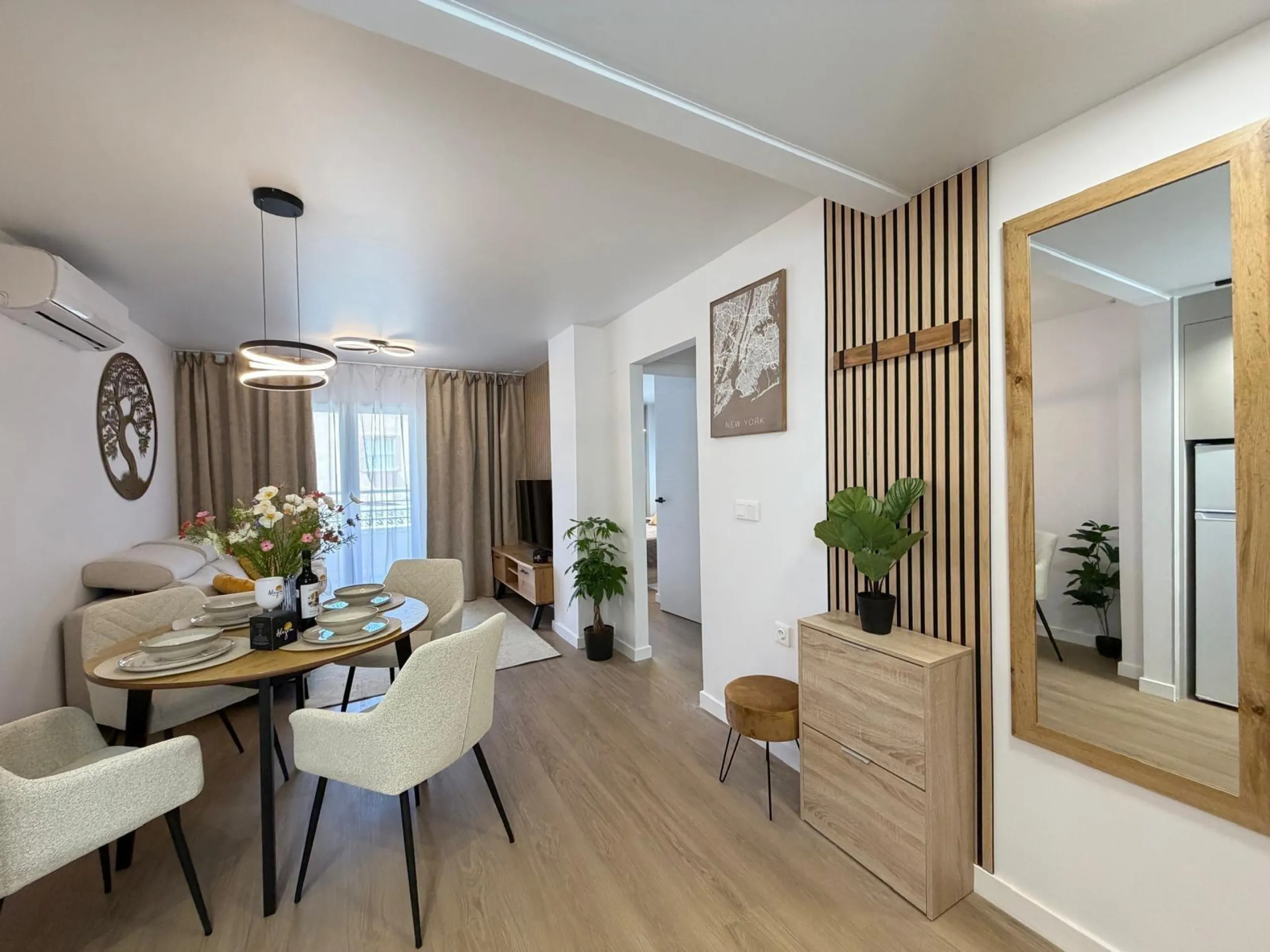APARTAMENTO TOTALMENTE REFORMADO CON PISCINA EN NUEVA TORREVIEJA. 2 DORM. 1 BAÑO. CON SUPERFICIE DE 54 M2.