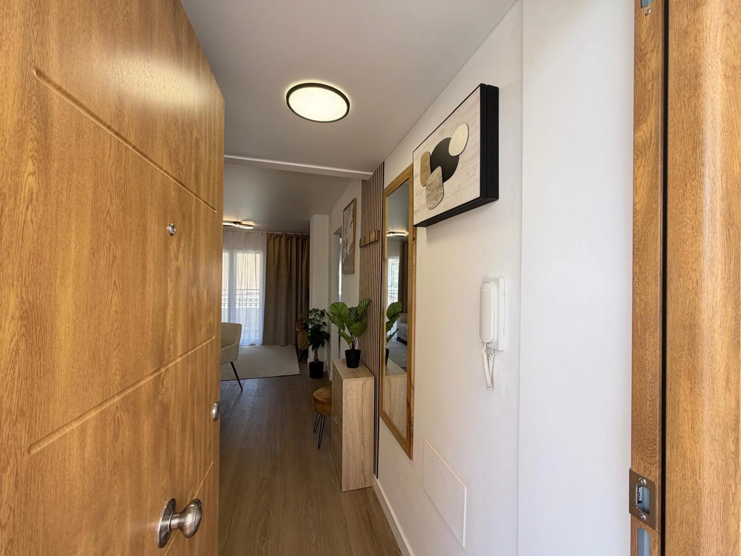 APARTAMENTO TOTALMENTE REFORMADO CON PISCINA EN NUEVA TORREVIEJA. 2 DORM. 1 BAÑO. CON SUPERFICIE DE 54 M2.