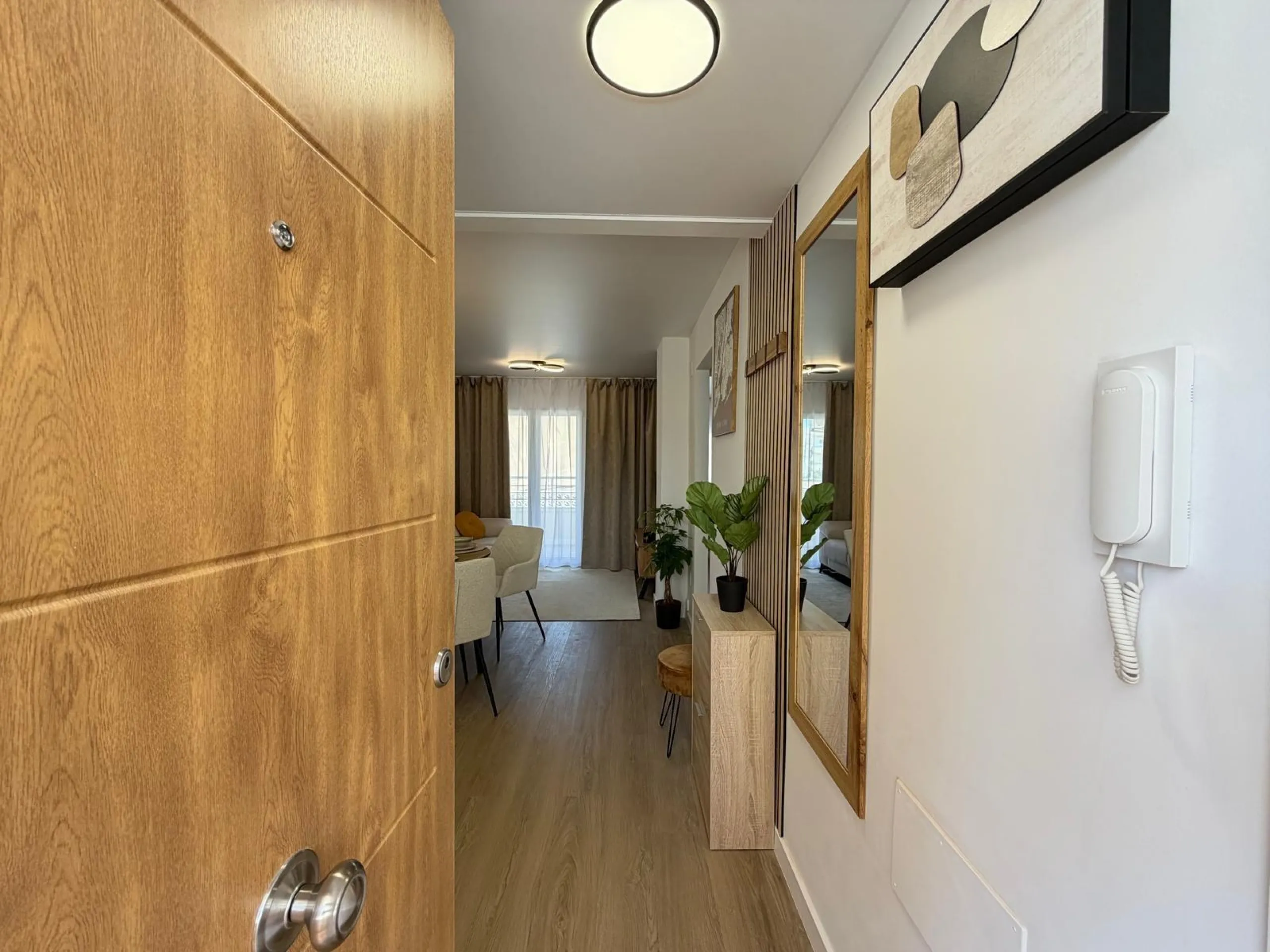 APARTAMENTO TOTALMENTE REFORMADO CON PISCINA EN NUEVA TORREVIEJA. 2 DORM. 1 BAÑO. CON SUPERFICIE DE 54 M2.