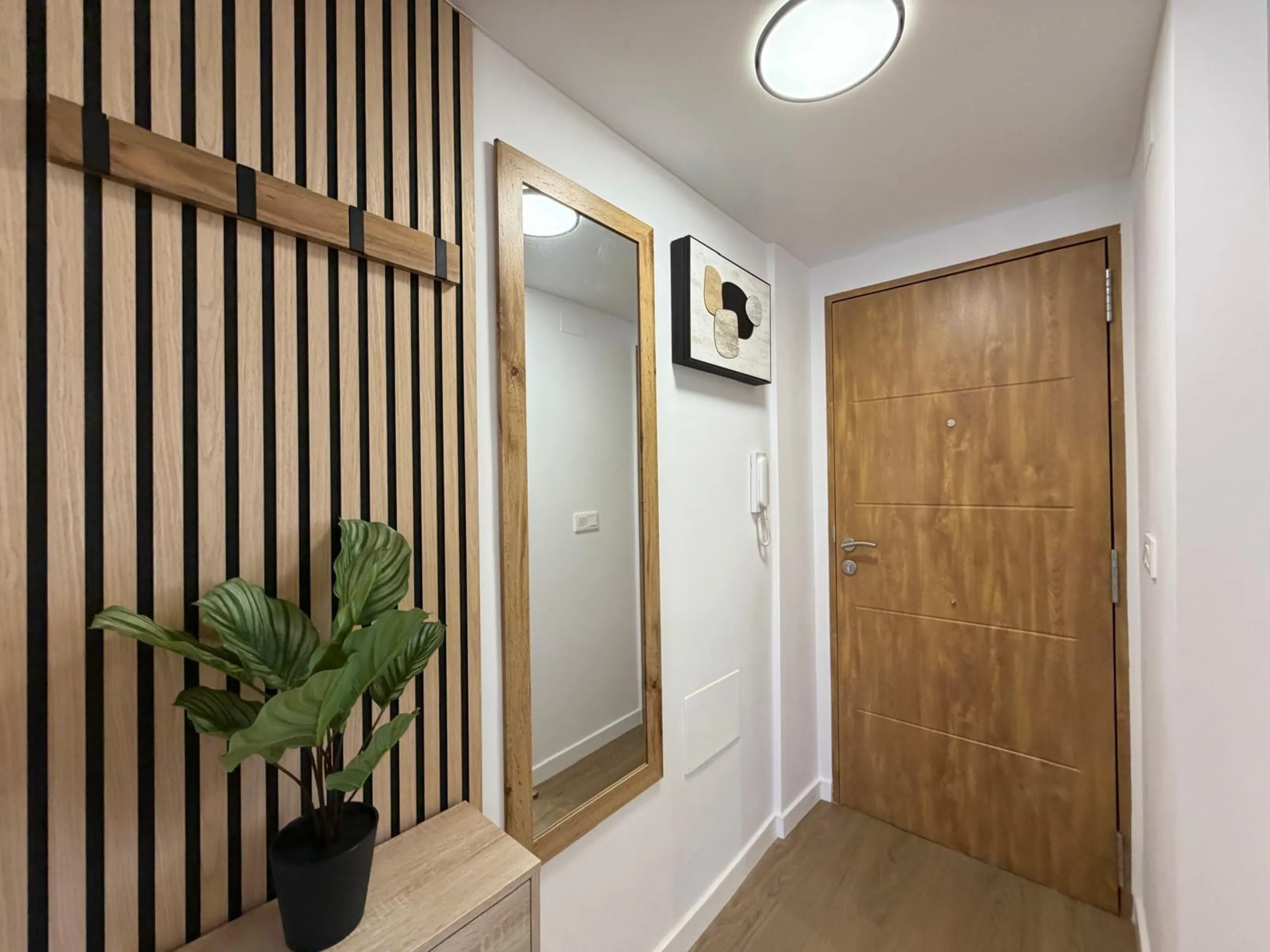 APARTAMENTO TOTALMENTE REFORMADO CON PISCINA EN NUEVA TORREVIEJA. 2 DORM. 1 BAÑO. CON SUPERFICIE DE 54 M2.