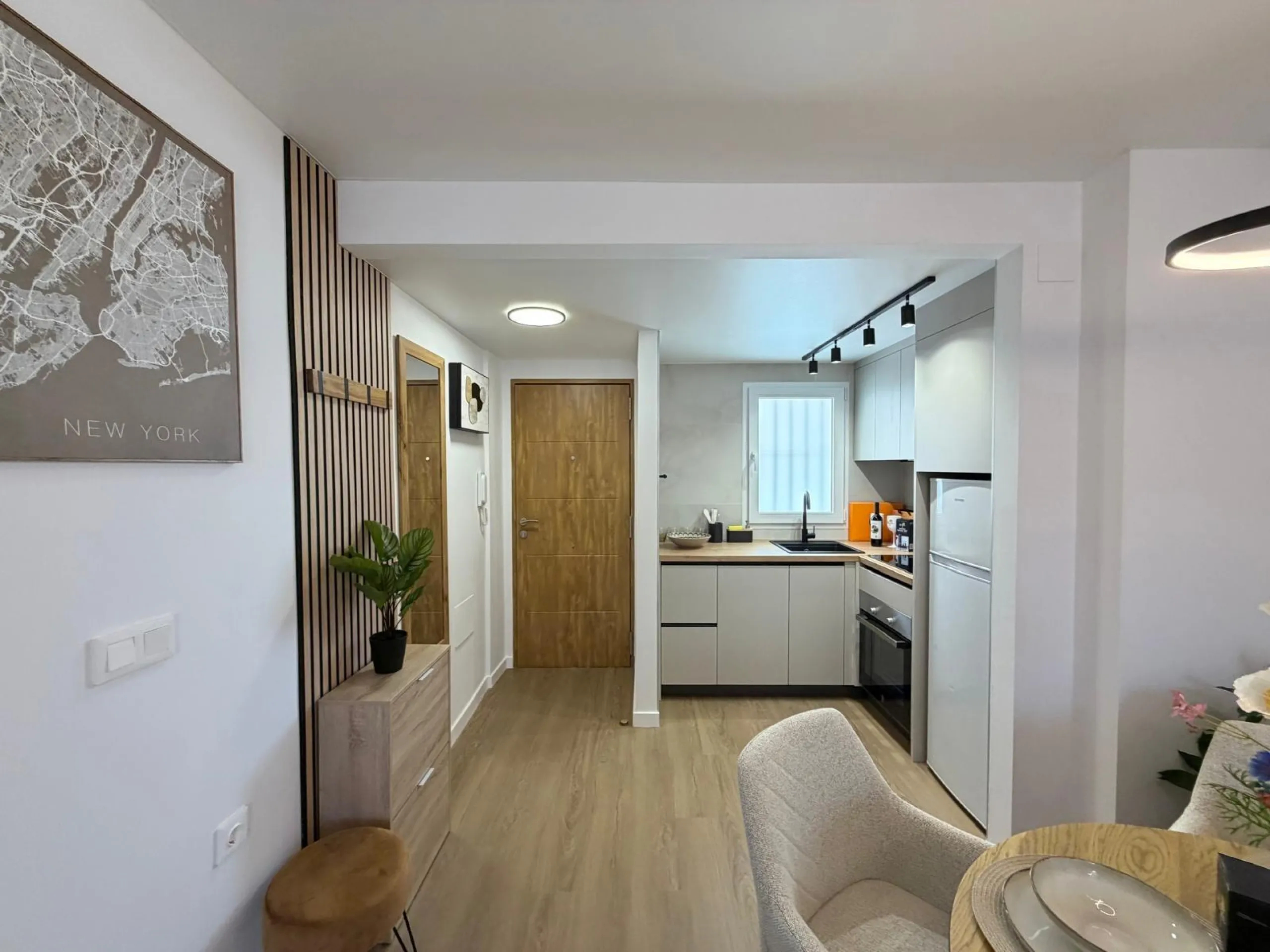 APARTAMENTO TOTALMENTE REFORMADO CON PISCINA EN NUEVA TORREVIEJA. 2 DORM. 1 BAÑO. CON SUPERFICIE DE 54 M2.