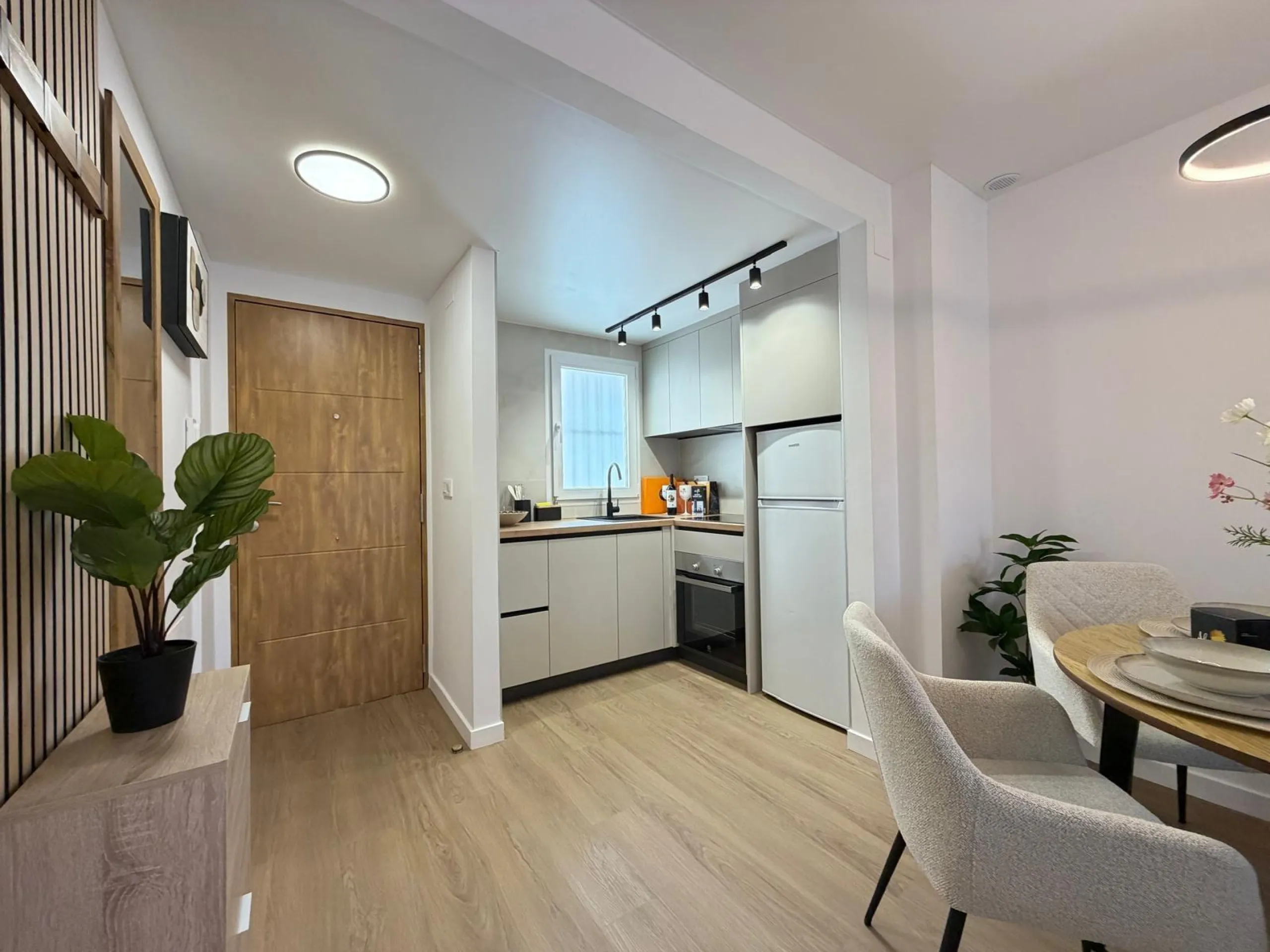 APARTAMENTO TOTALMENTE REFORMADO CON PISCINA EN NUEVA TORREVIEJA. 2 DORM. 1 BAÑO. CON SUPERFICIE DE 54 M2.