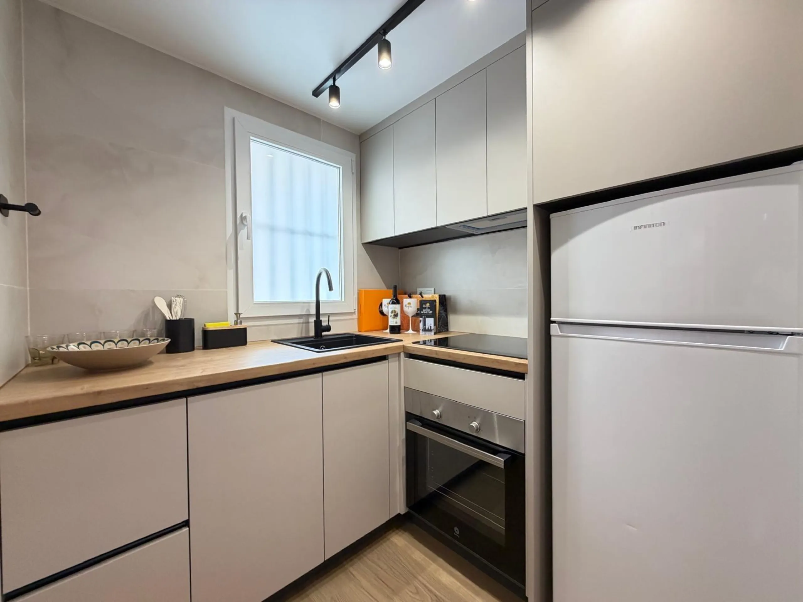 APARTAMENTO TOTALMENTE REFORMADO CON PISCINA EN NUEVA TORREVIEJA. 2 DORM. 1 BAÑO. CON SUPERFICIE DE 54 M2.