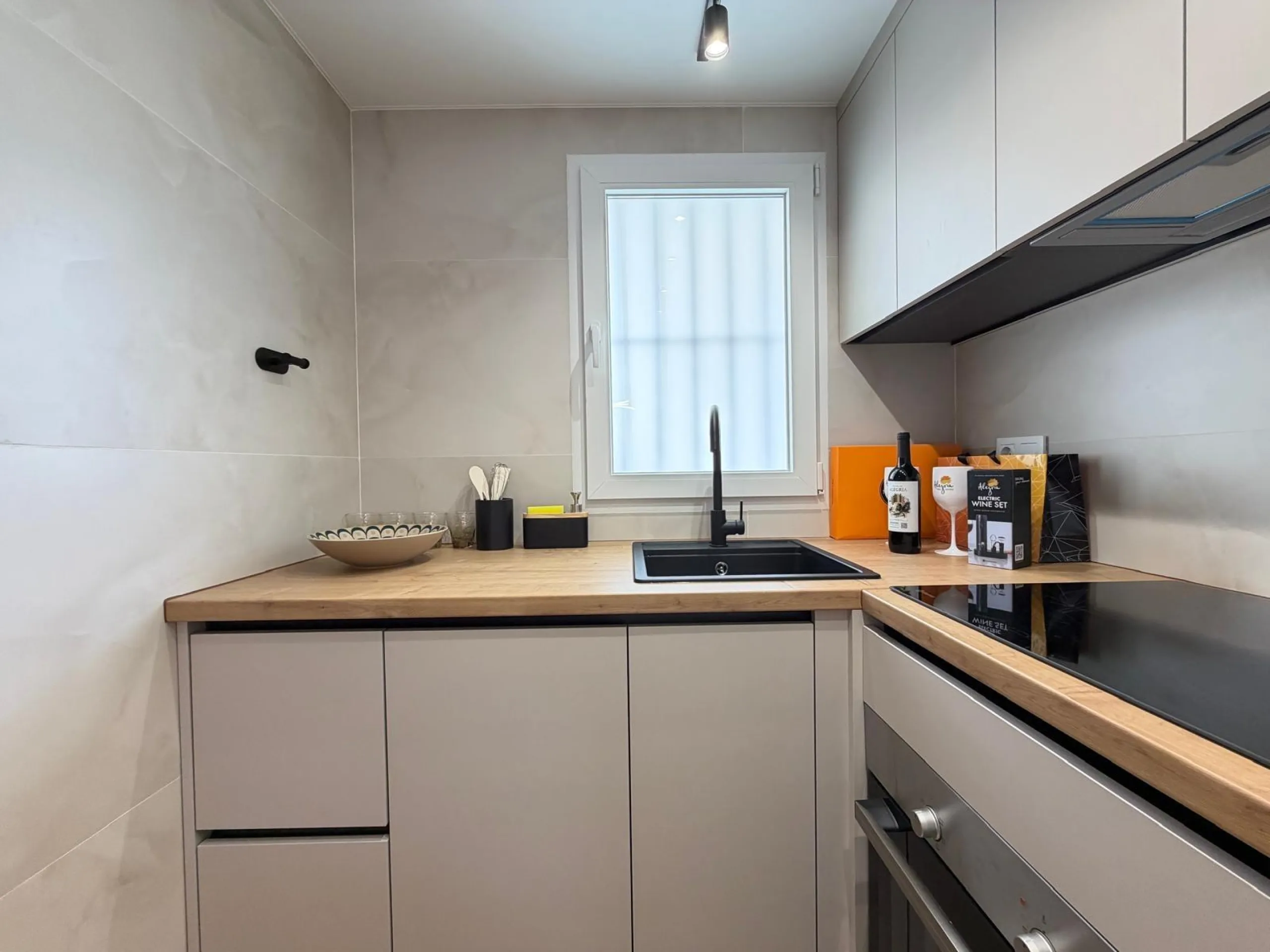 APARTAMENTO TOTALMENTE REFORMADO CON PISCINA EN NUEVA TORREVIEJA. 2 DORM. 1 BAÑO. CON SUPERFICIE DE 54 M2.