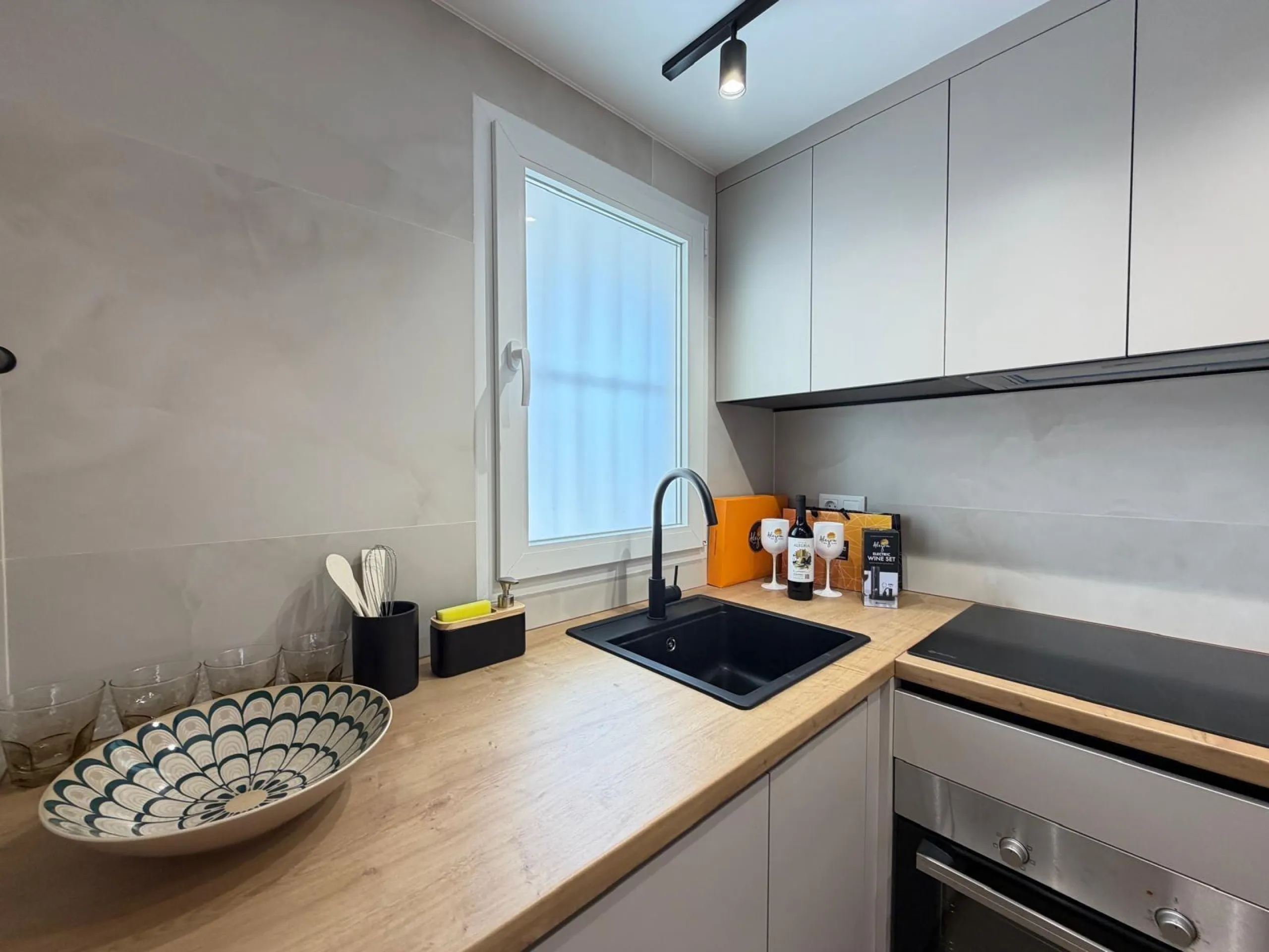 APARTAMENTO TOTALMENTE REFORMADO CON PISCINA EN NUEVA TORREVIEJA. 2 DORM. 1 BAÑO. CON SUPERFICIE DE 54 M2.