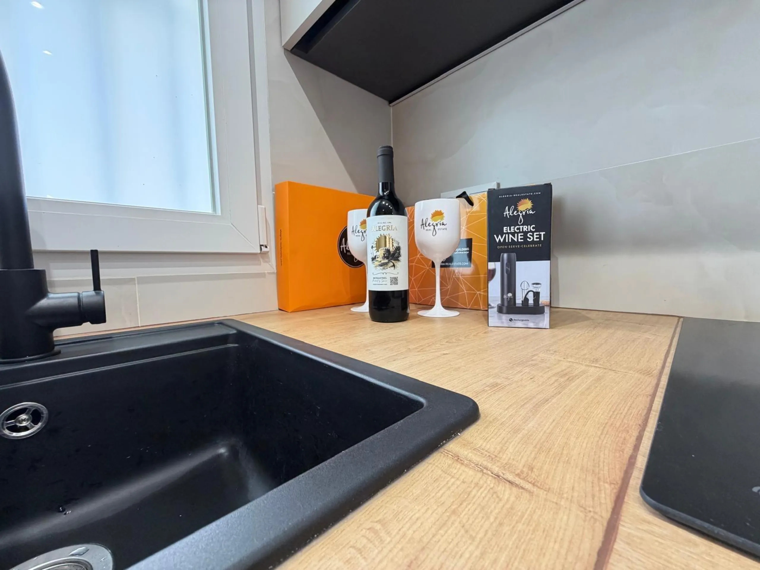 APARTAMENTO TOTALMENTE REFORMADO CON PISCINA EN NUEVA TORREVIEJA. 2 DORM. 1 BAÑO. CON SUPERFICIE DE 54 M2.