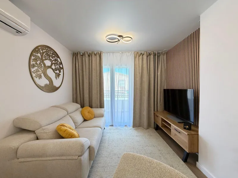 APARTAMENTO TOTALMENTE REFORMADO CON PISCINA EN NUEVA TORREVIEJA. 2 DORM. 1 BAÑO. CON SUPERFICIE DE 54 M2.