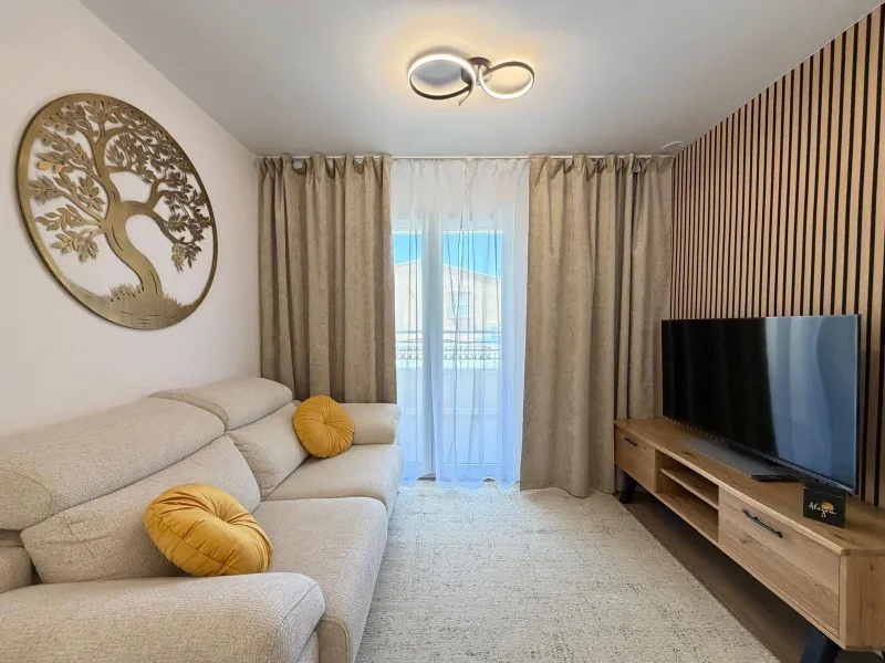 APARTAMENTO TOTALMENTE REFORMADO CON PISCINA EN NUEVA TORREVIEJA. 2 DORM. 1 BAÑO. CON SUPERFICIE DE 54 M2.