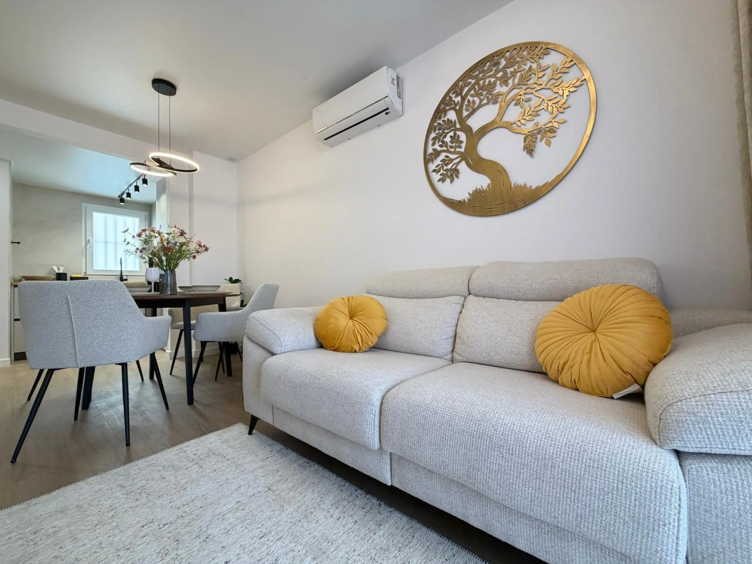 APARTAMENTO TOTALMENTE REFORMADO CON PISCINA EN NUEVA TORREVIEJA. 2 DORM. 1 BAÑO. CON SUPERFICIE DE 54 M2.