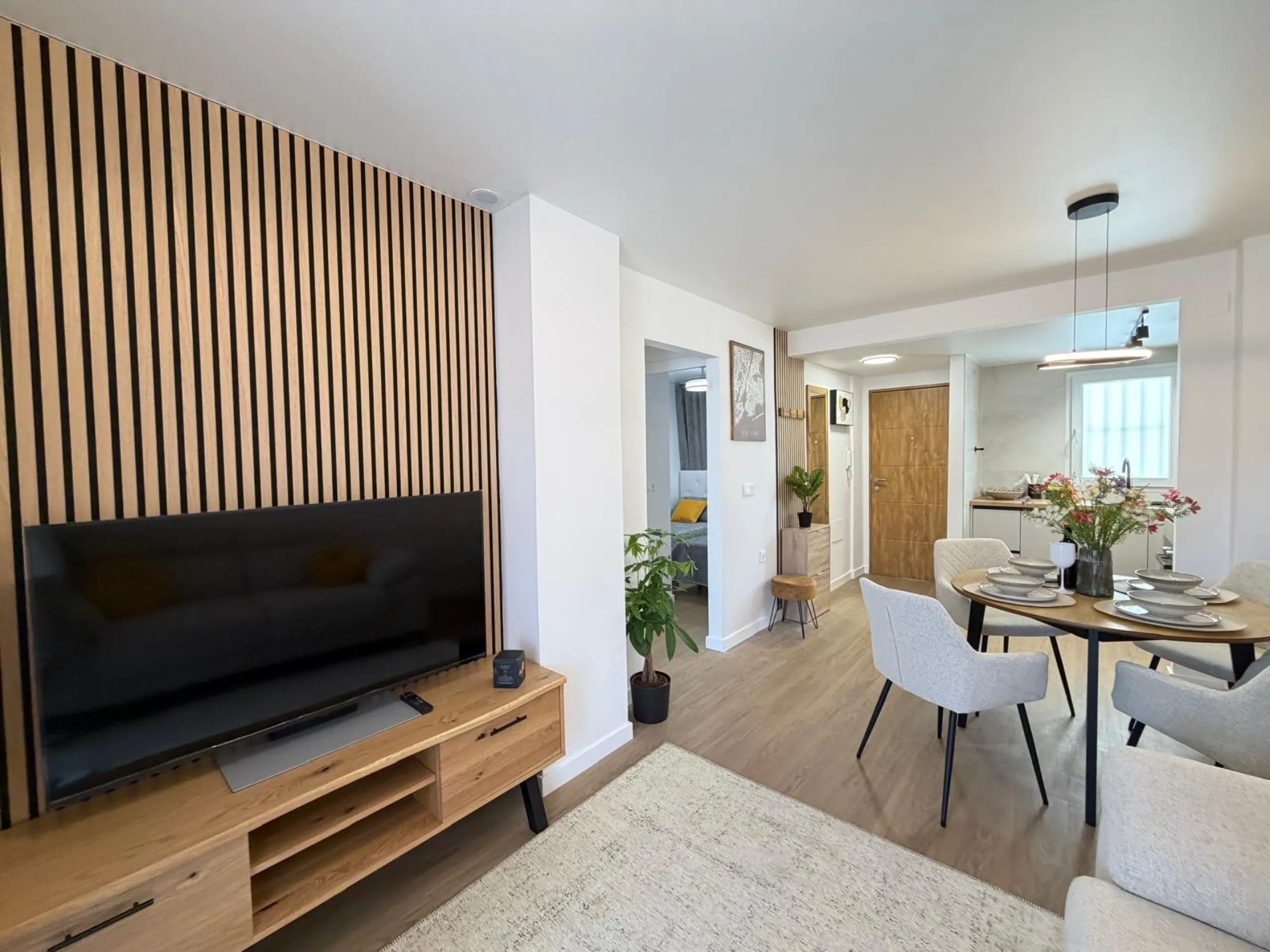 APARTAMENTO TOTALMENTE REFORMADO CON PISCINA EN NUEVA TORREVIEJA. 2 DORM. 1 BAÑO. CON SUPERFICIE DE 54 M2.
