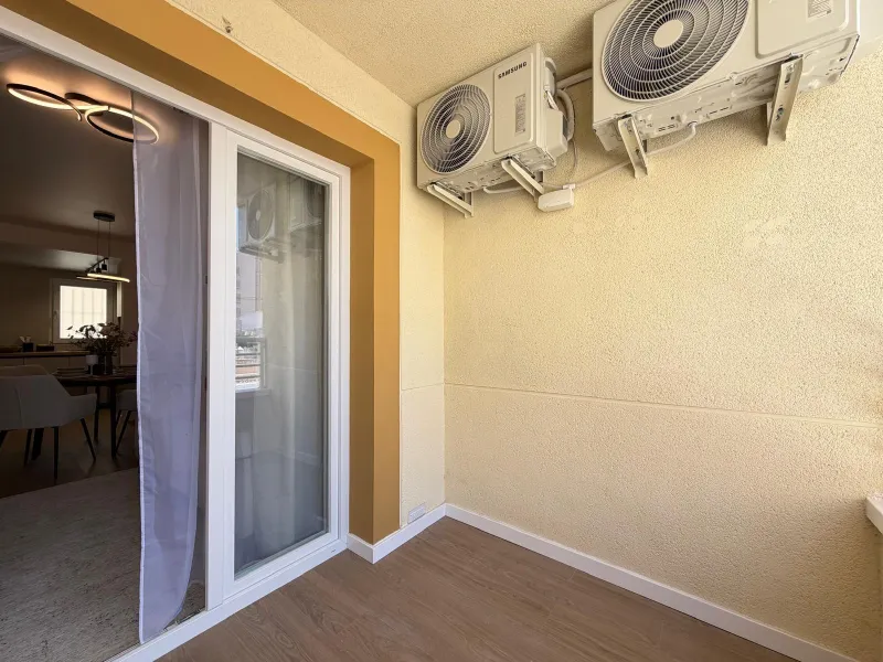 APARTAMENTO TOTALMENTE REFORMADO CON PISCINA EN NUEVA TORREVIEJA. 2 DORM. 1 BAÑO. CON SUPERFICIE DE 54 M2.