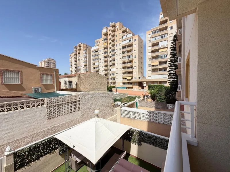 APARTAMENTO TOTALMENTE REFORMADO CON PISCINA EN NUEVA TORREVIEJA. 2 DORM. 1 BAÑO. CON SUPERFICIE DE 54 M2.