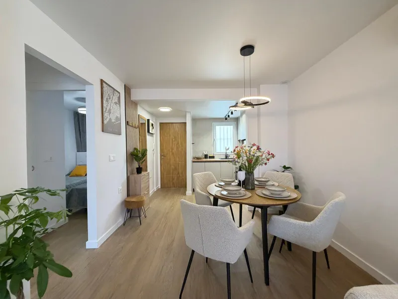 APARTAMENTO TOTALMENTE REFORMADO CON PISCINA EN NUEVA TORREVIEJA. 2 DORM. 1 BAÑO. CON SUPERFICIE DE 54 M2.