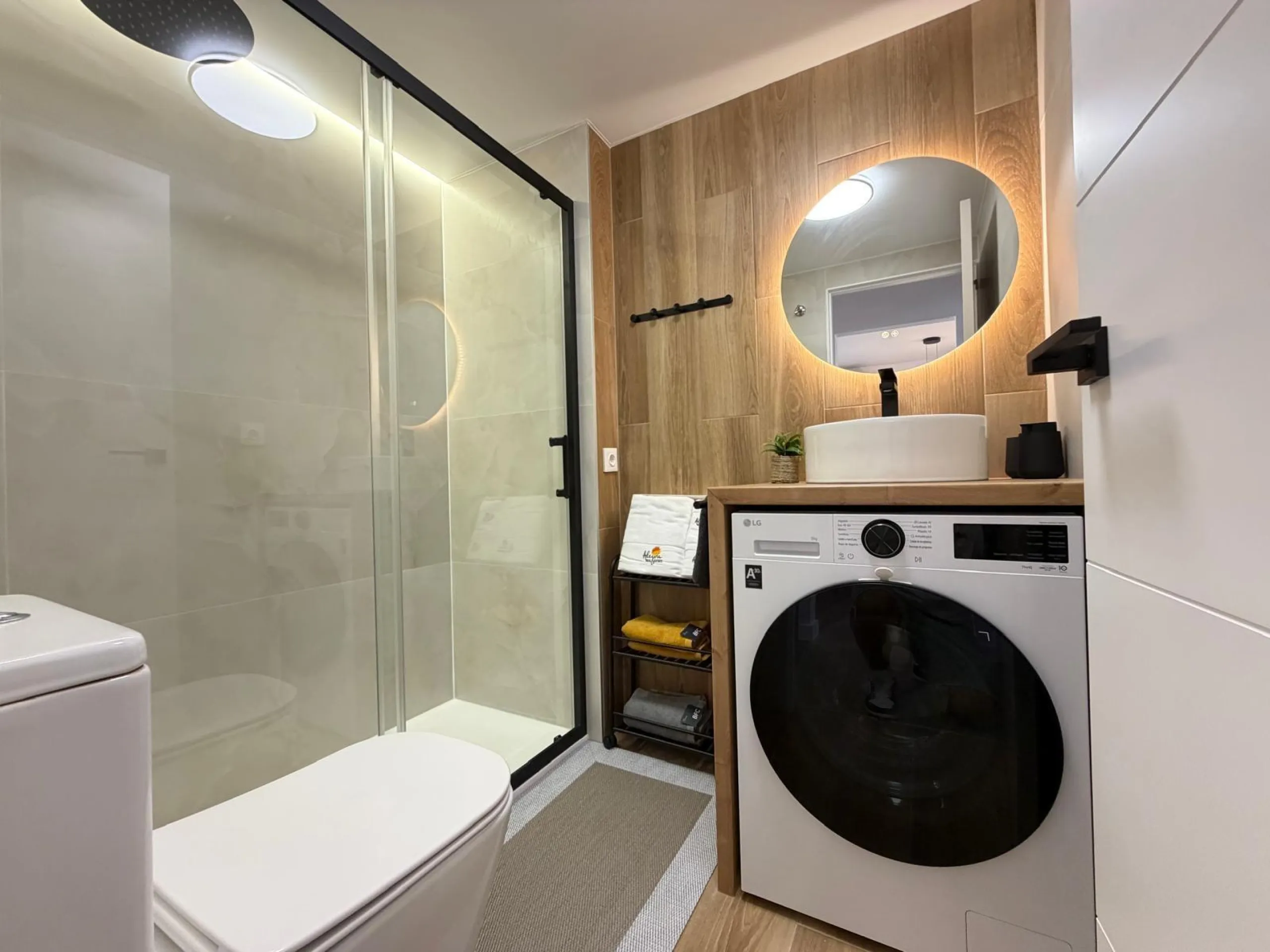 APARTAMENTO TOTALMENTE REFORMADO CON PISCINA EN NUEVA TORREVIEJA. 2 DORM. 1 BAÑO. CON SUPERFICIE DE 54 M2.