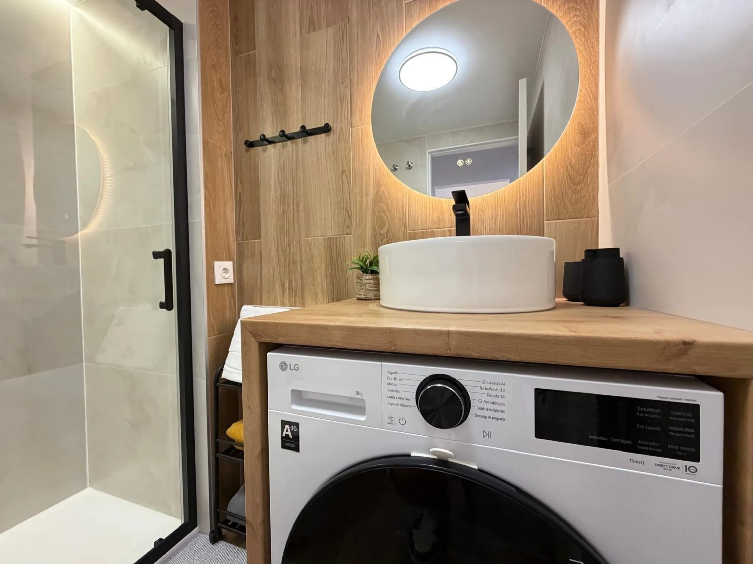 APARTAMENTO TOTALMENTE REFORMADO CON PISCINA EN NUEVA TORREVIEJA. 2 DORM. 1 BAÑO. CON SUPERFICIE DE 54 M2.