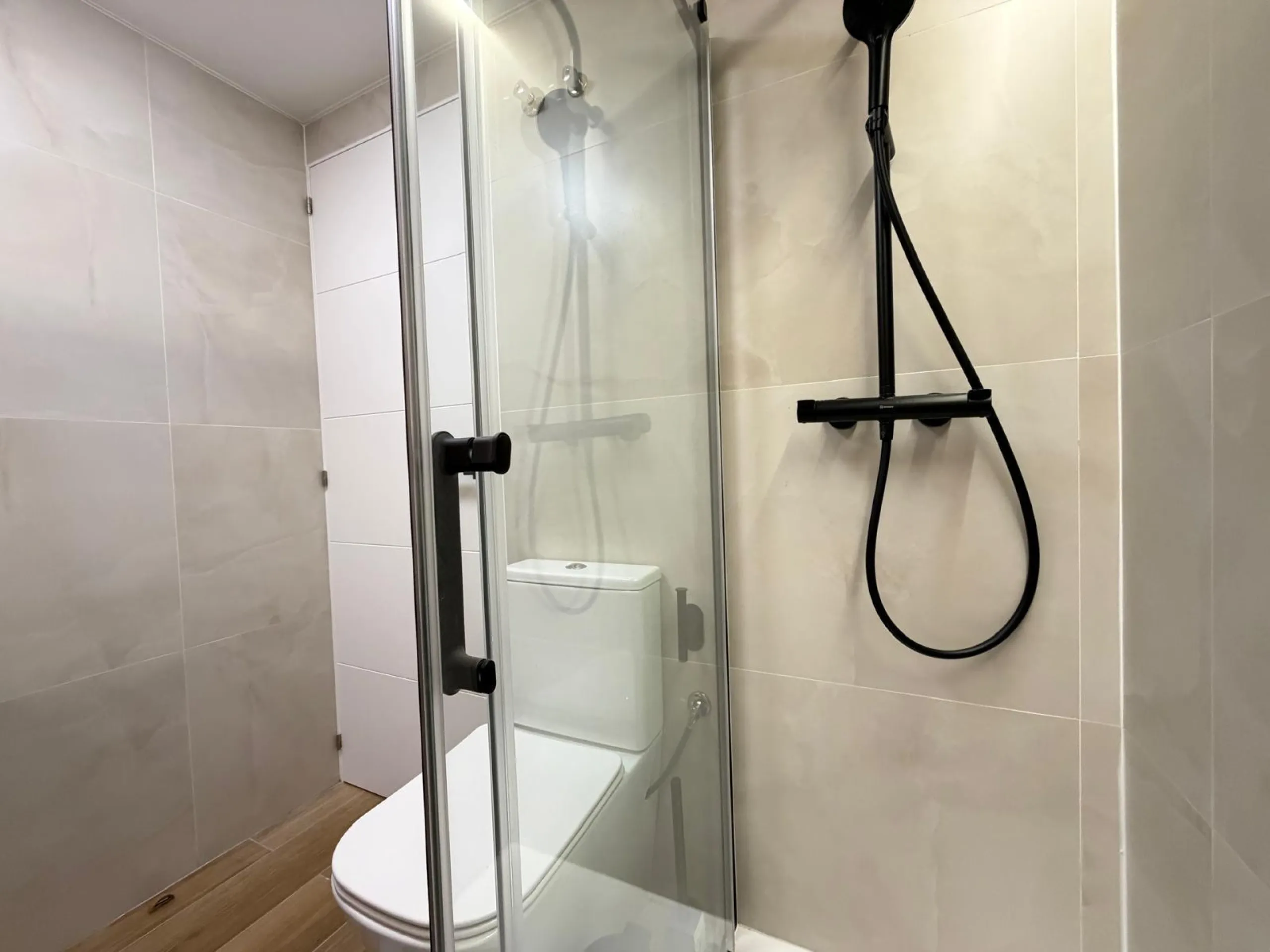 APARTAMENTO TOTALMENTE REFORMADO CON PISCINA EN NUEVA TORREVIEJA. 2 DORM. 1 BAÑO. CON SUPERFICIE DE 54 M2.