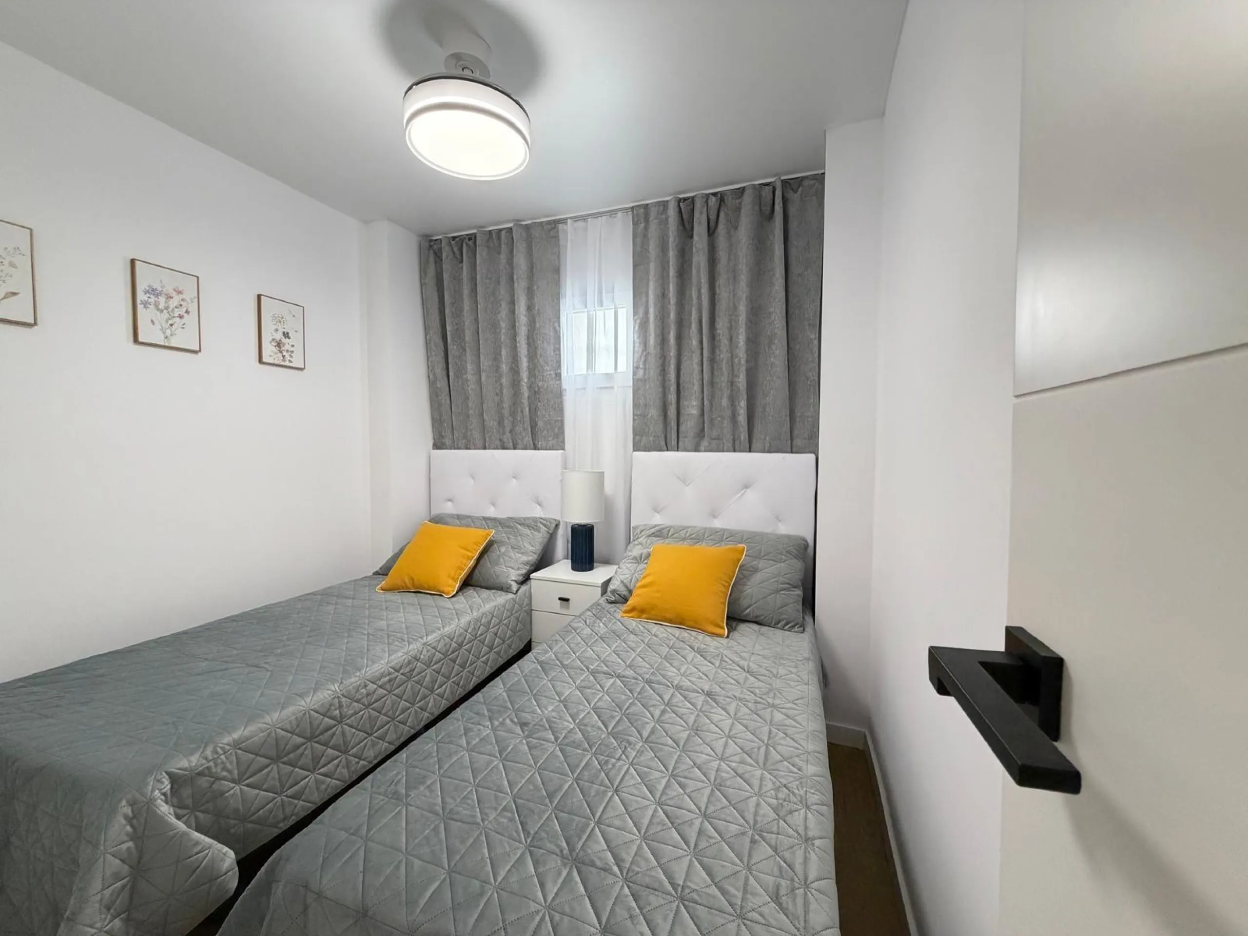 APARTAMENTO TOTALMENTE REFORMADO CON PISCINA EN NUEVA TORREVIEJA. 2 DORM. 1 BAÑO. CON SUPERFICIE DE 54 M2.
