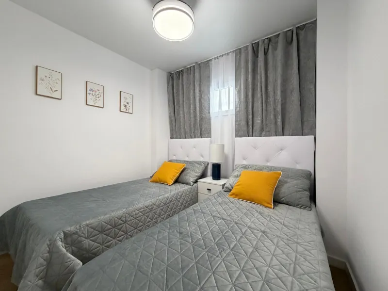 APARTAMENTO TOTALMENTE REFORMADO CON PISCINA EN NUEVA TORREVIEJA. 2 DORM. 1 BAÑO. CON SUPERFICIE DE 54 M2.