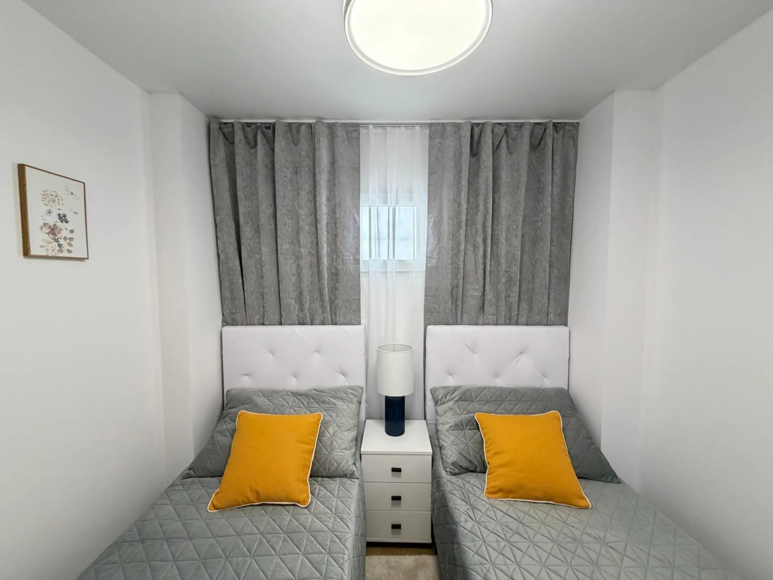 APARTAMENTO TOTALMENTE REFORMADO CON PISCINA EN NUEVA TORREVIEJA. 2 DORM. 1 BAÑO. CON SUPERFICIE DE 54 M2.