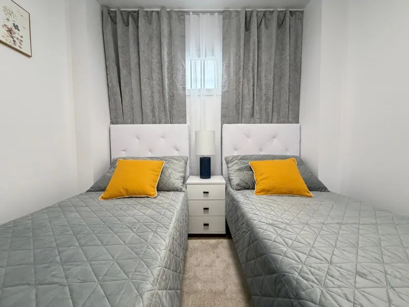APARTAMENTO TOTALMENTE REFORMADO CON PISCINA EN NUEVA TORREVIEJA. 2 DORM. 1 BAÑO. CON SUPERFICIE DE 54 M2.