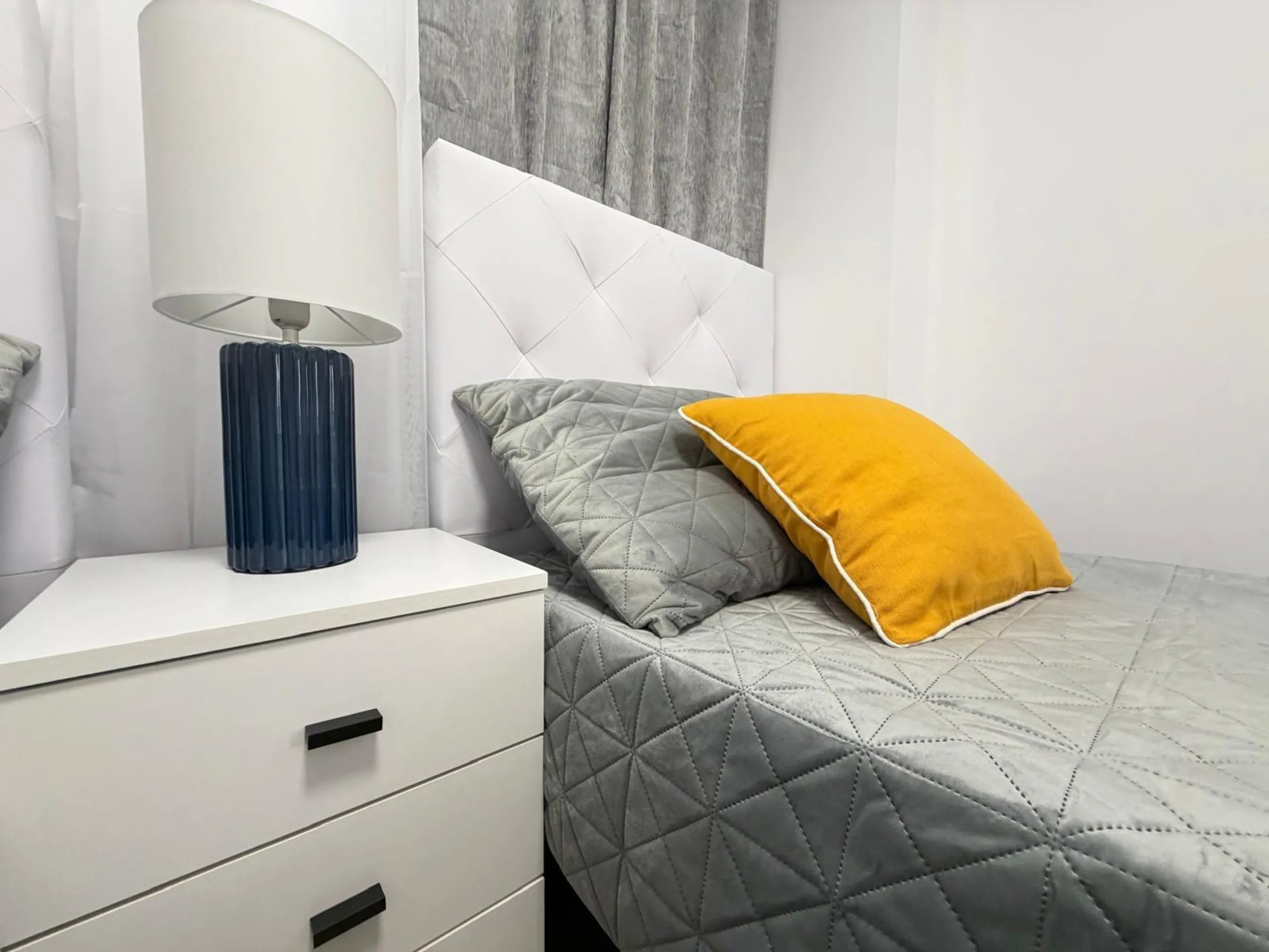 APARTAMENTO TOTALMENTE REFORMADO CON PISCINA EN NUEVA TORREVIEJA. 2 DORM. 1 BAÑO. CON SUPERFICIE DE 54 M2.