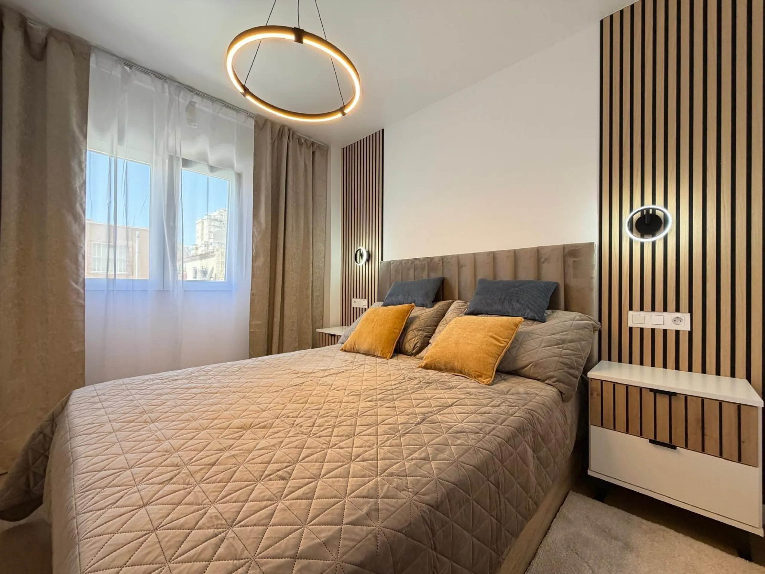 APARTAMENTO TOTALMENTE REFORMADO CON PISCINA EN NUEVA TORREVIEJA. 2 DORM. 1 BAÑO. CON SUPERFICIE DE 54 M2.
