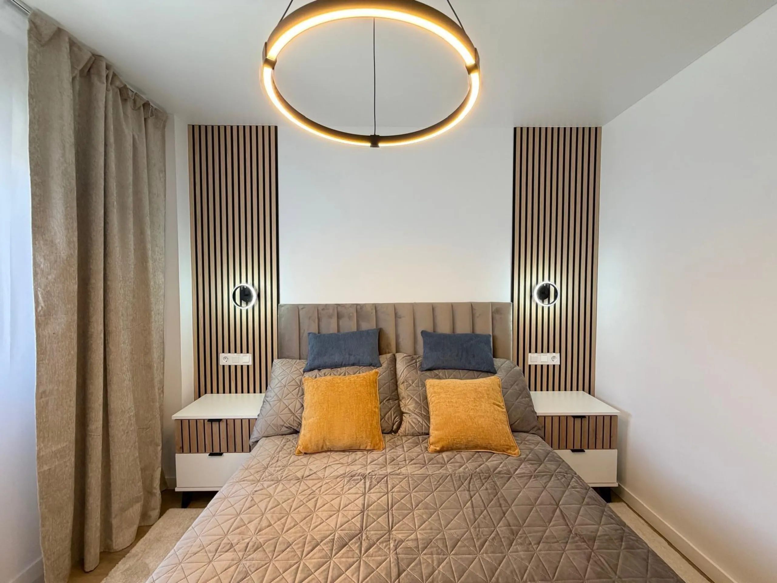 APARTAMENTO TOTALMENTE REFORMADO CON PISCINA EN NUEVA TORREVIEJA. 2 DORM. 1 BAÑO. CON SUPERFICIE DE 54 M2.
