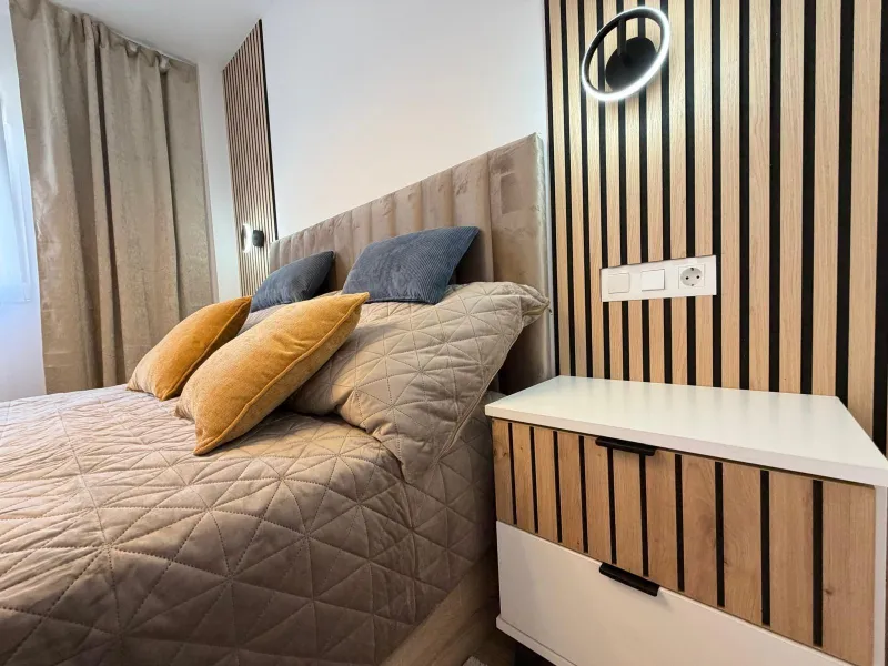 APARTAMENTO TOTALMENTE REFORMADO CON PISCINA EN NUEVA TORREVIEJA. 2 DORM. 1 BAÑO. CON SUPERFICIE DE 54 M2.
