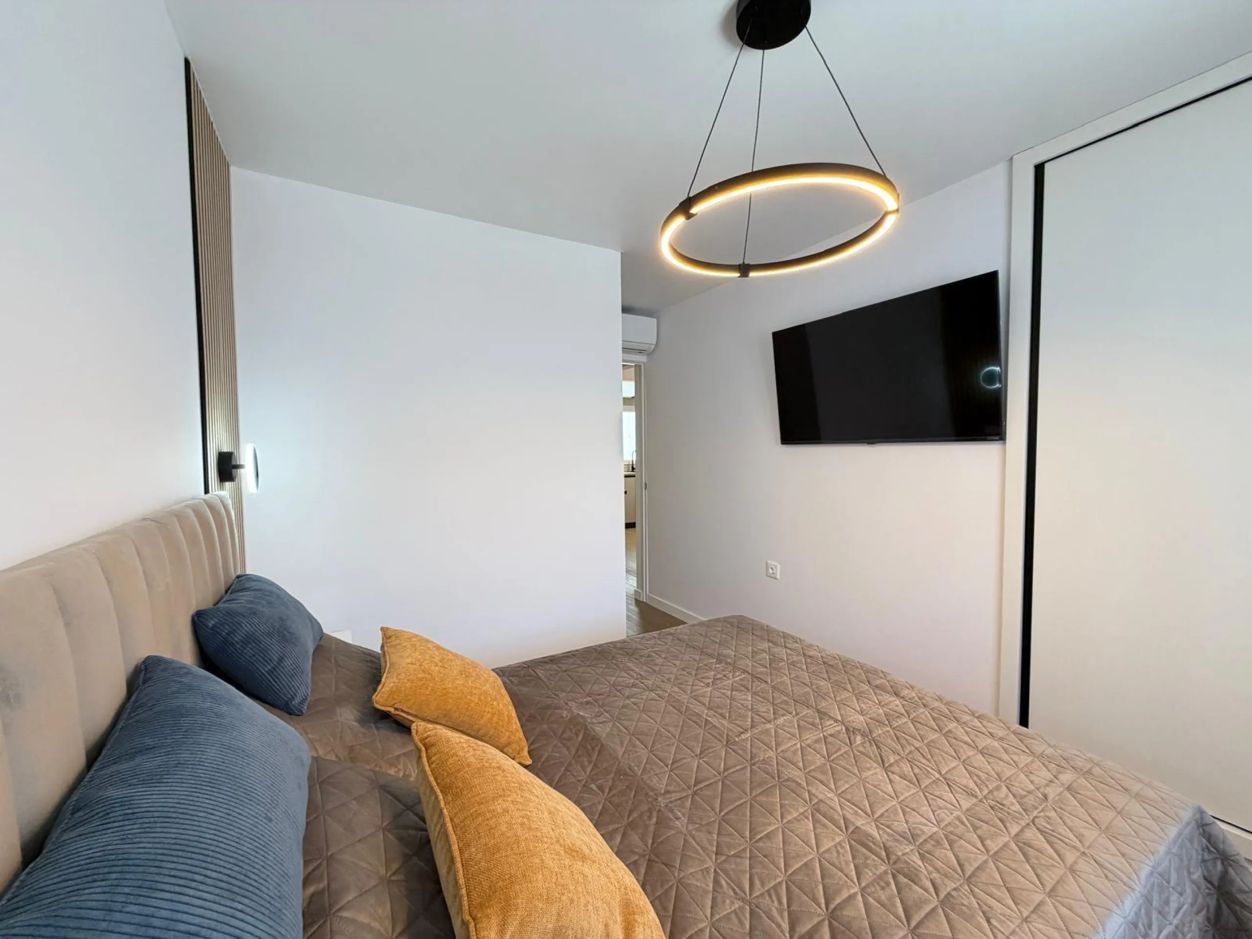 APARTAMENTO TOTALMENTE REFORMADO CON PISCINA EN NUEVA TORREVIEJA. 2 DORM. 1 BAÑO. CON SUPERFICIE DE 54 M2.