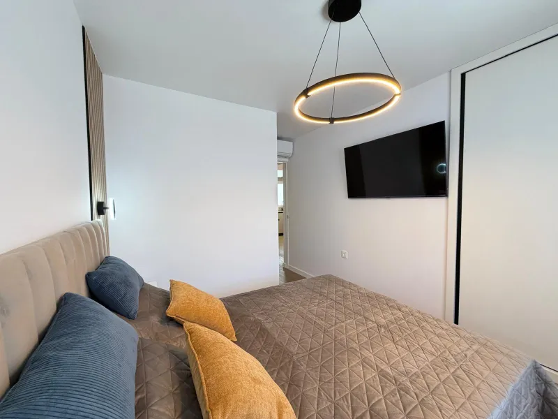 APARTAMENTO TOTALMENTE REFORMADO CON PISCINA EN NUEVA TORREVIEJA. 2 DORM. 1 BAÑO. CON SUPERFICIE DE 54 M2.