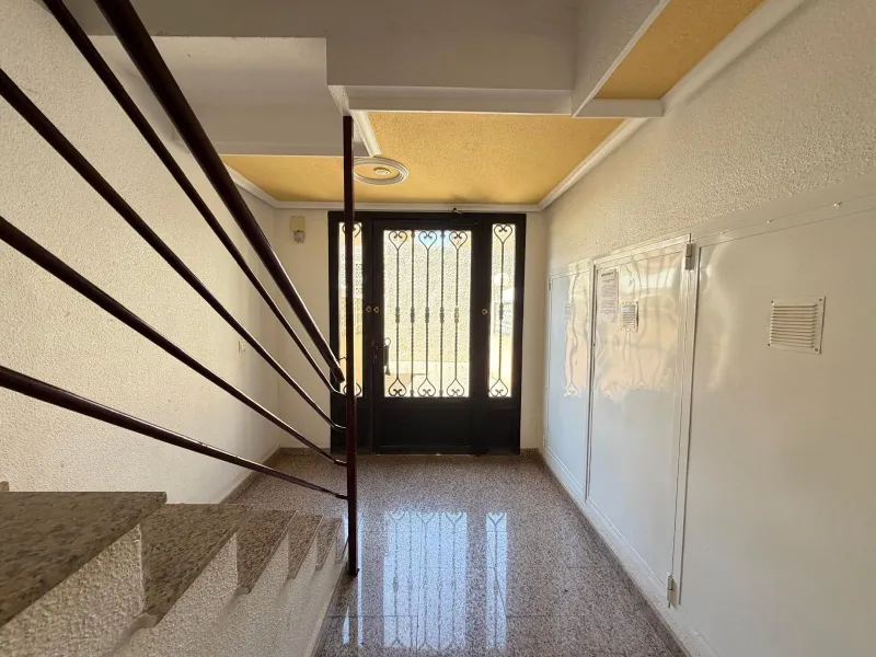 APARTAMENTO TOTALMENTE REFORMADO CON PISCINA EN NUEVA TORREVIEJA. 2 DORM. 1 BAÑO. CON SUPERFICIE DE 54 M2.