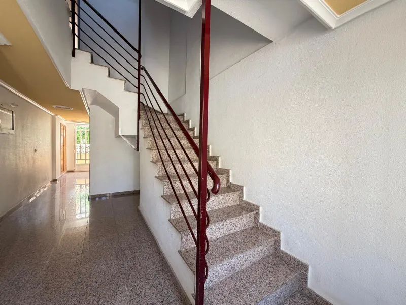 APARTAMENTO TOTALMENTE REFORMADO CON PISCINA EN NUEVA TORREVIEJA. 2 DORM. 1 BAÑO. CON SUPERFICIE DE 54 M2.