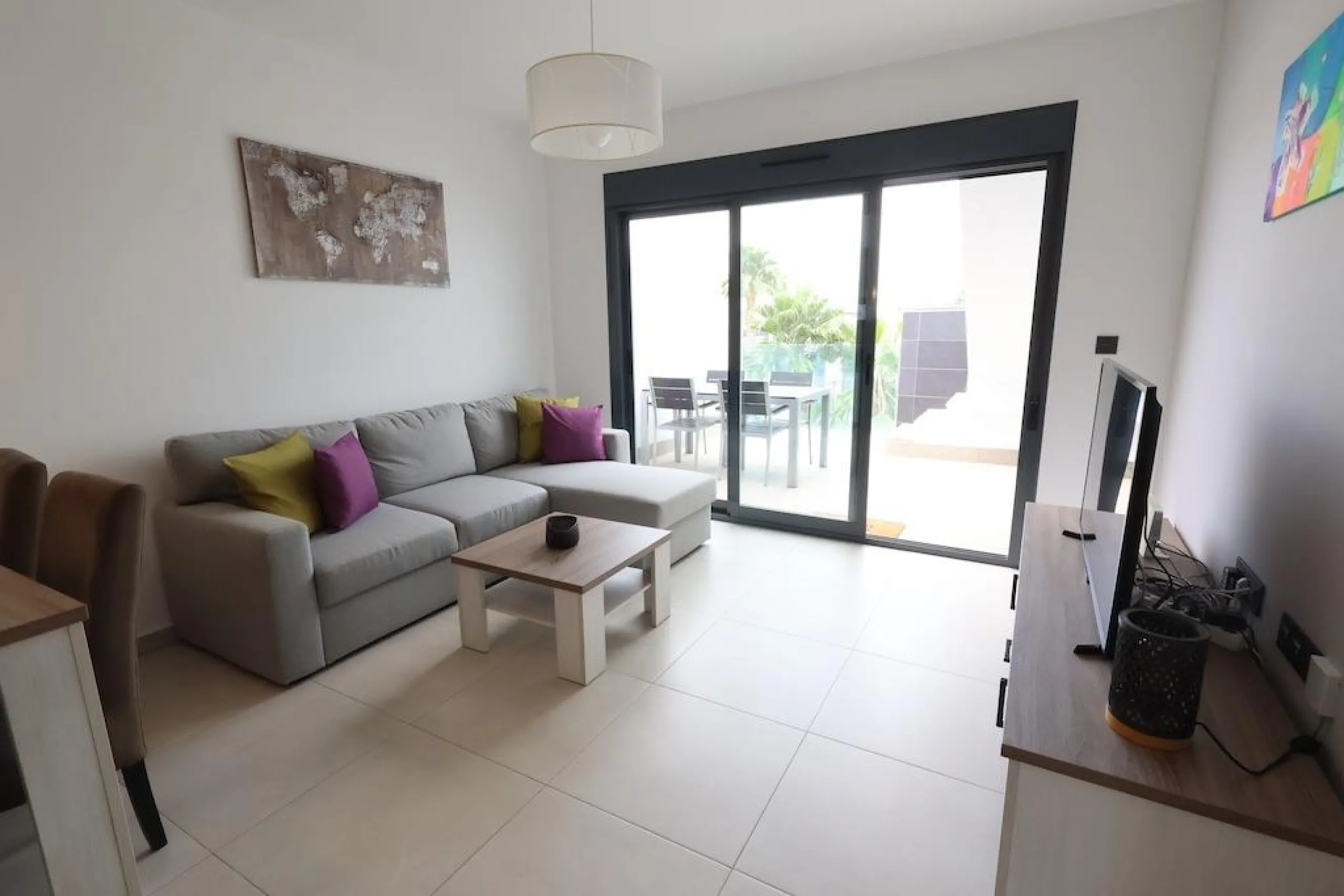 Пентхаус El Raso Oasis Beach XI.

Премиальное жилье на берегу моря. Современная новостройка с видом на океан. 3 спальни, 4 ванные комнаты, пентхаус с солярием и террасой площадью 150 м². Участок 800 м². Аэротермальная система, тёплый пол и другие премиальные технологии