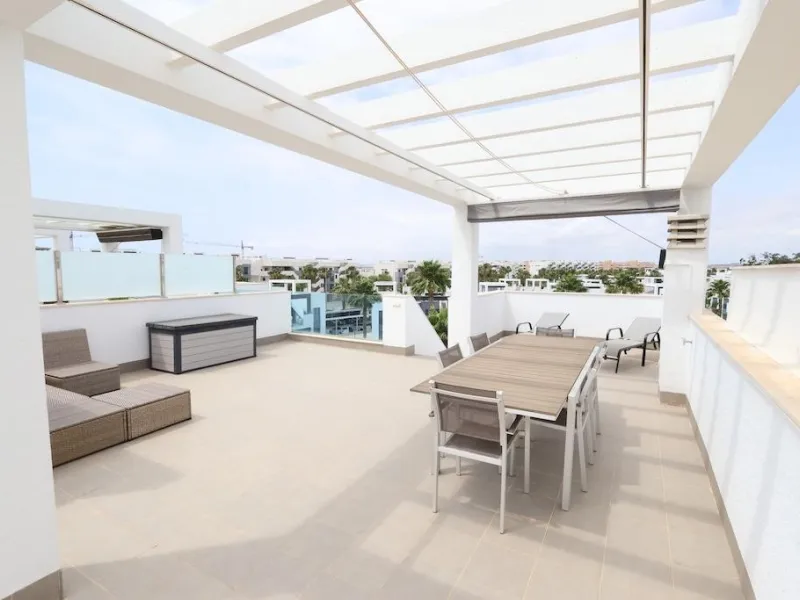 Пентхаус El Raso Oasis Beach XI.

Премиальное жилье на берегу моря. Современная новостройка с видом на океан. 3 спальни, 4 ванные комнаты, пентхаус с солярием и террасой площадью 150 м². Участок 800 м². Аэротермальная система, тёплый пол и другие премиальные технологии