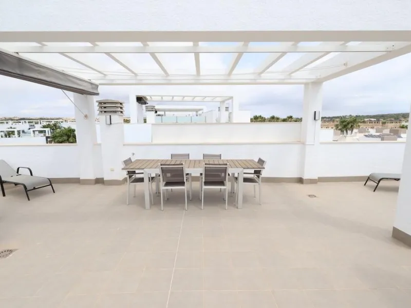 Пентхаус El Raso Oasis Beach XI.

Премиальное жилье на берегу моря. Современная новостройка с видом на океан. 3 спальни, 4 ванные комнаты, пентхаус с солярием и террасой площадью 150 м². Участок 800 м². Аэротермальная система, тёплый пол и другие премиальные технологии