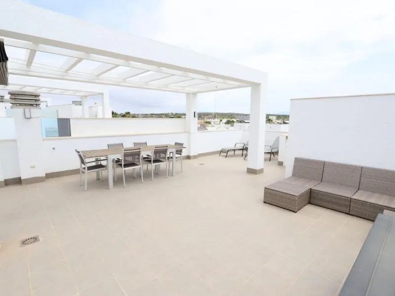 Пентхаус El Raso Oasis Beach XI.

Премиальное жилье на берегу моря. Современная новостройка с видом на океан. 3 спальни, 4 ванные комнаты, пентхаус с солярием и террасой площадью 150 м². Участок 800 м². Аэротермальная система, тёплый пол и другие премиальные технологии